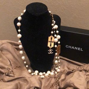 //SOLD// AUTHENTIC CHANEL NECKLACE